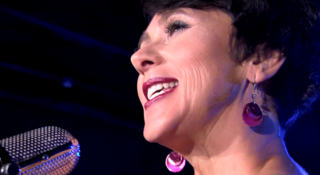 Video - Strahlend weiße Zähne bei Dr. Charvat